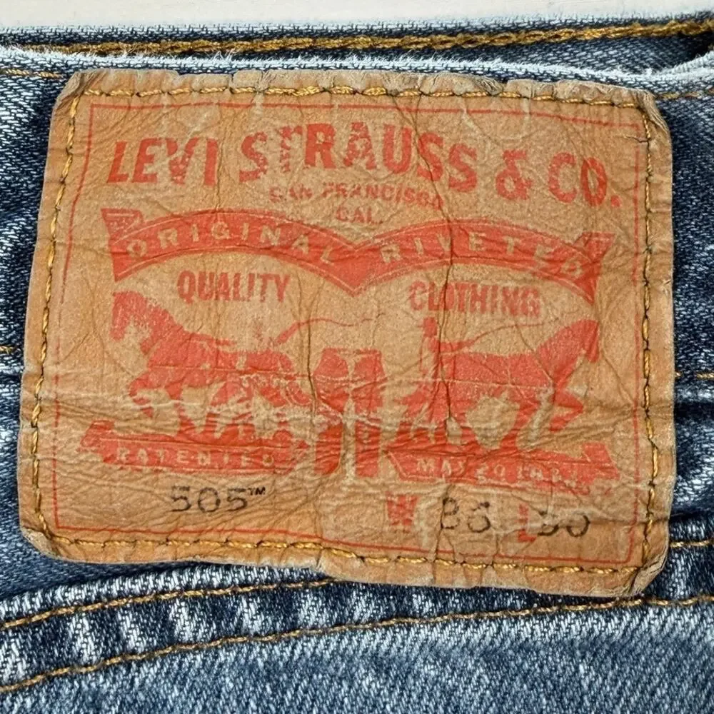 Levi's 505 Straight Leg Jeans 36 x 30 Medium Wash Blue Cotton Denim 90s Vibes